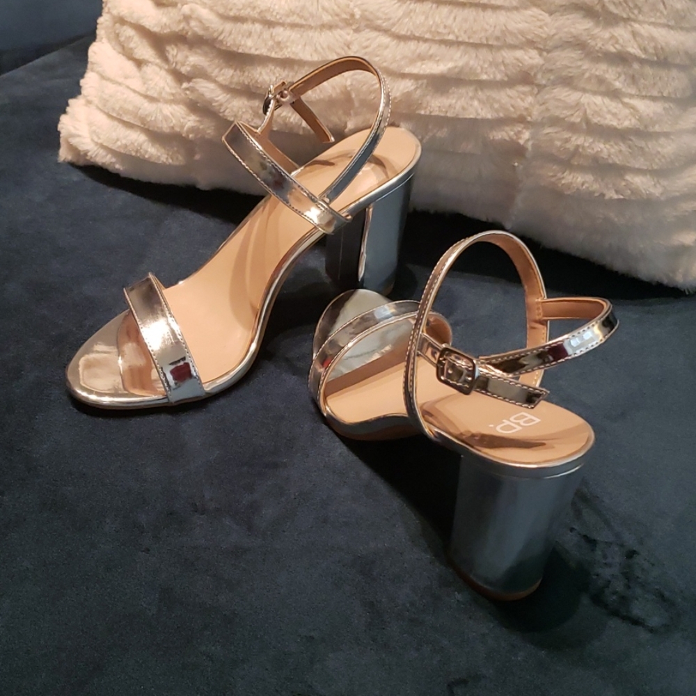 Silver Shoes - Picture 2 of 3